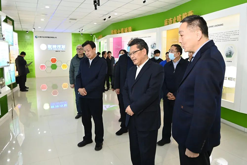 甘肅省委副書(shū)記、省長(zhǎng)任振鶴到甘肅藥業(yè)集團(tuán)隴神戎發(fā)藥業(yè)公司調(diào)研指導(dǎo)工作