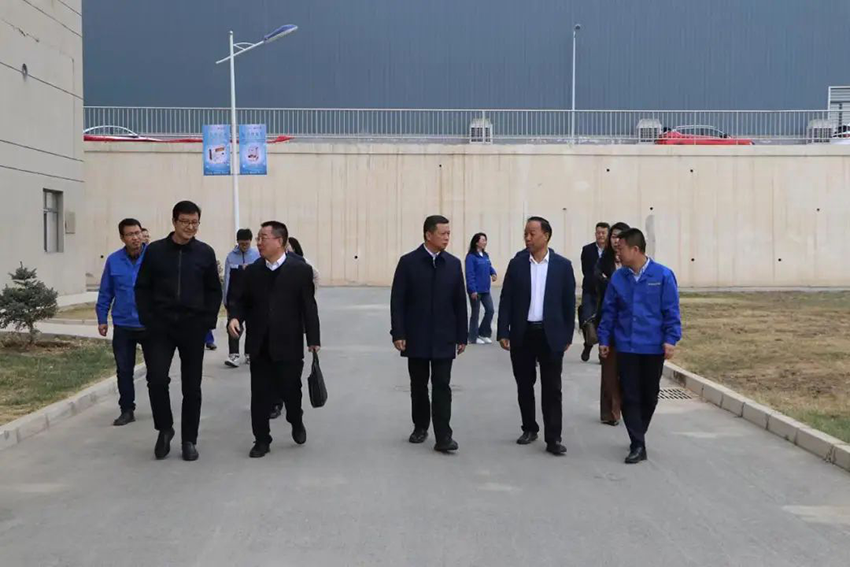 【“三抓三促”進(jìn)行時(shí)】集團(tuán)公司總經(jīng)理竇生銘深入隴神戎發(fā)調(diào)研企業(yè)生產(chǎn)經(jīng)營(yíng)情況