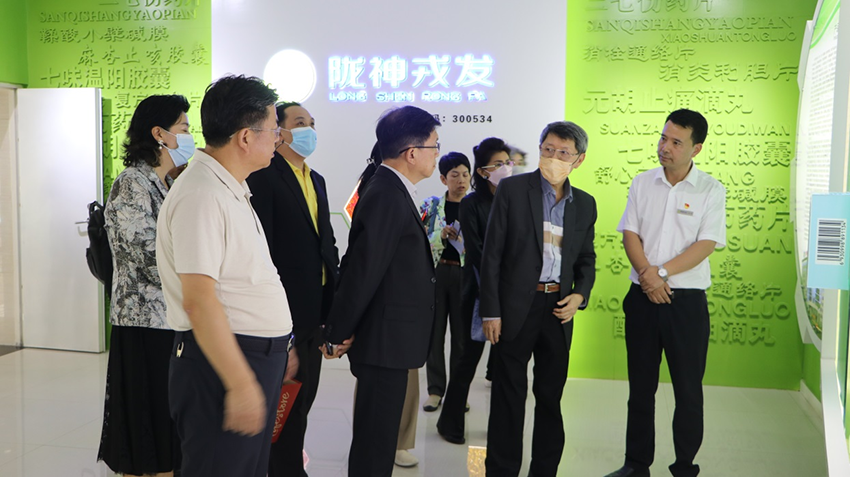 泰國(guó)衛(wèi)生部傳統(tǒng)和替代醫(yī)學(xué)司一行參觀考察甘肅隴神戎發(fā)藥業(yè)股份有限公司