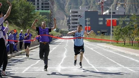 “喜迎二十大，奮進新征程”隴神戎發(fā)成功舉辦秋季職工運動會